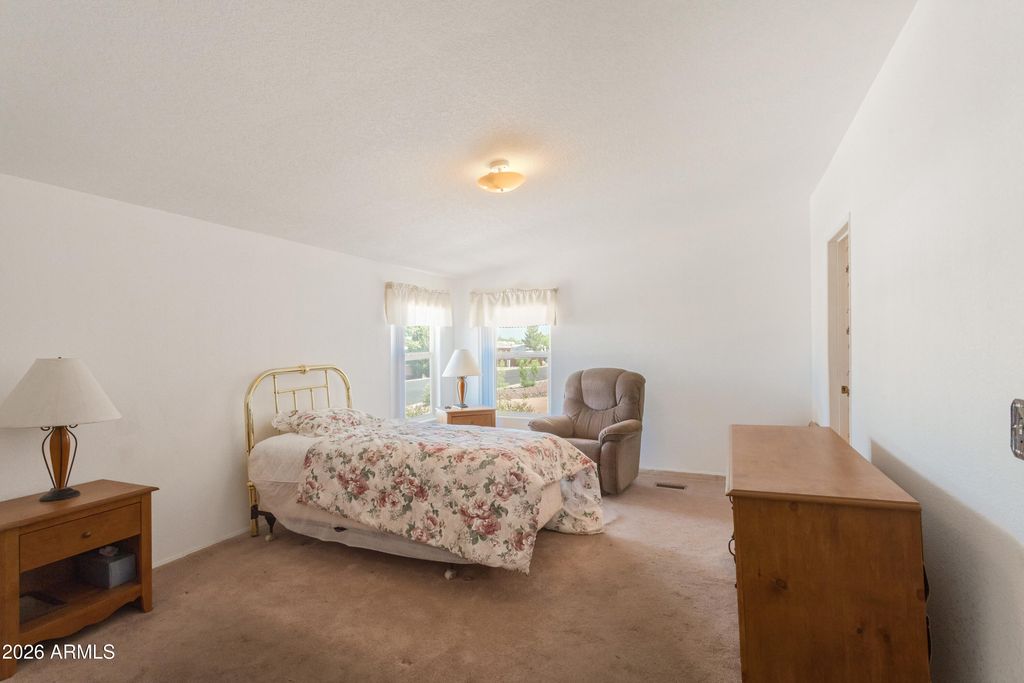 Image 14 of property listing at 684 S Lazy Beaver Way, Sierra Vista, AZ 85635