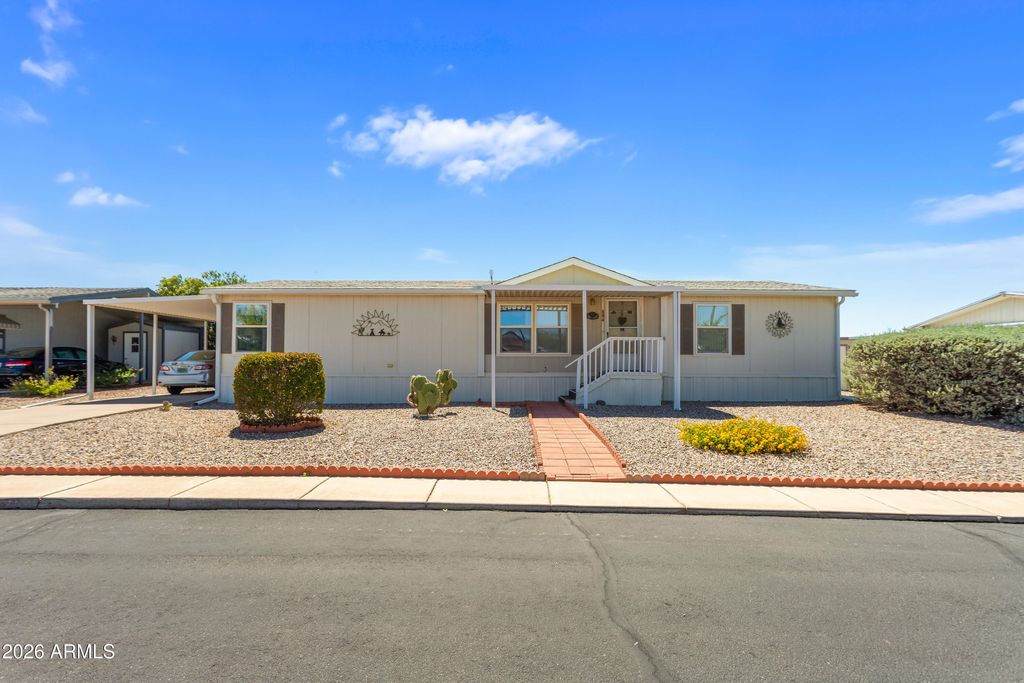 Image 2 of property listing at 684 S Lazy Beaver Way, Sierra Vista, AZ 85635