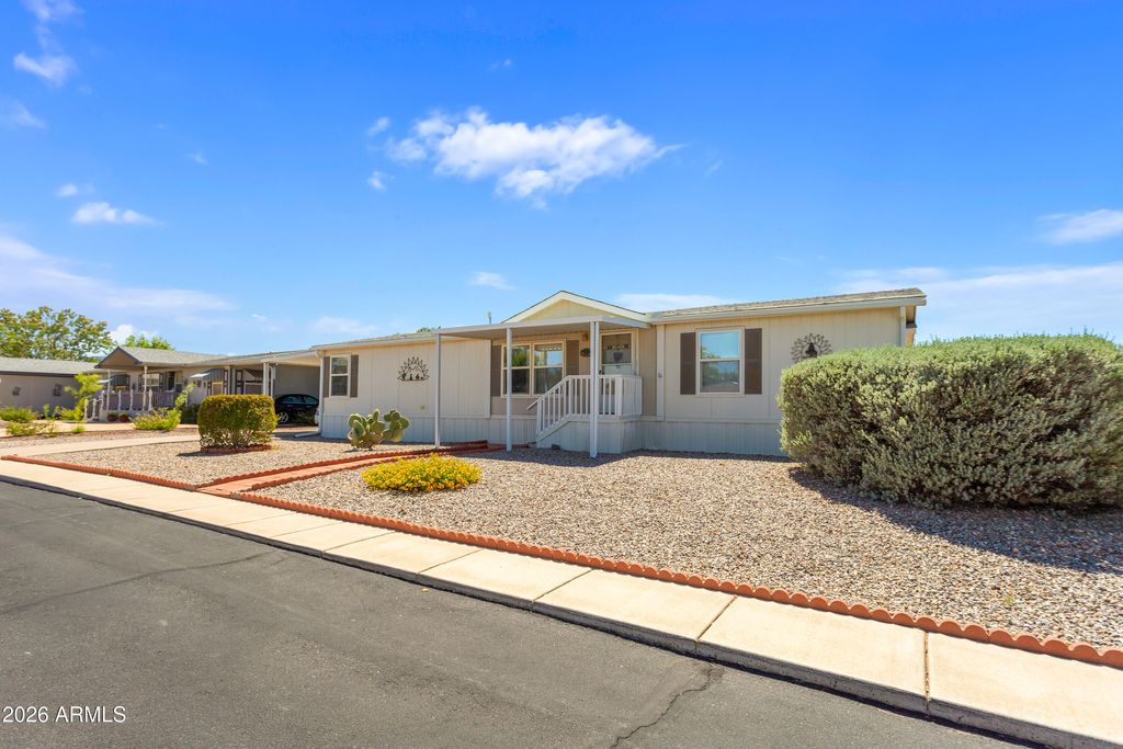 Image 3 of property listing at 684 S Lazy Beaver Way, Sierra Vista, AZ 85635