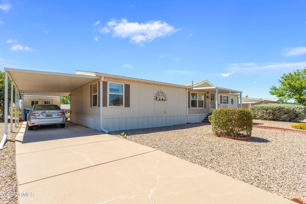 Image 4 of property listing at 684 S Lazy Beaver Way, Sierra Vista, AZ 85635