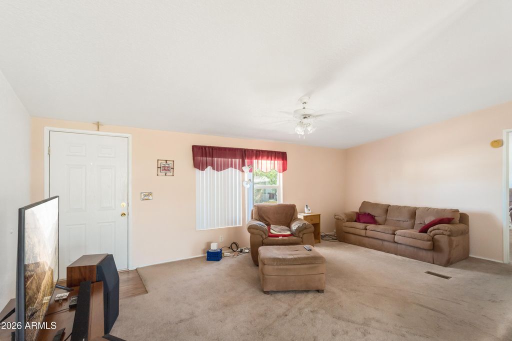Image 5 of property listing at 684 S Lazy Beaver Way, Sierra Vista, AZ 85635