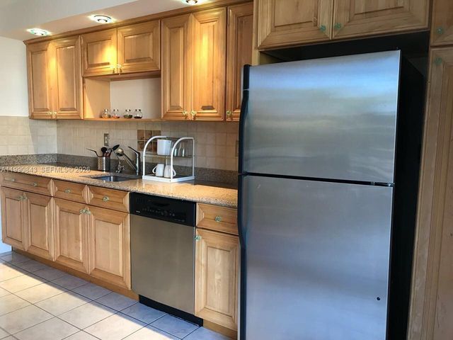 7601 Byron Ave 3A, Miami Beach, FL 33141