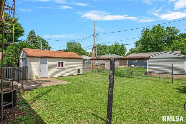 50 MIDLAND Court, Springfield, IL 62702