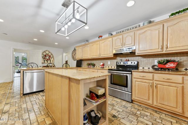 14449 Pine Ridge Road, Vancleave, MS 39565