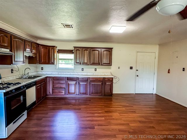109948 S 4155 Road, Checotah, OK 74426