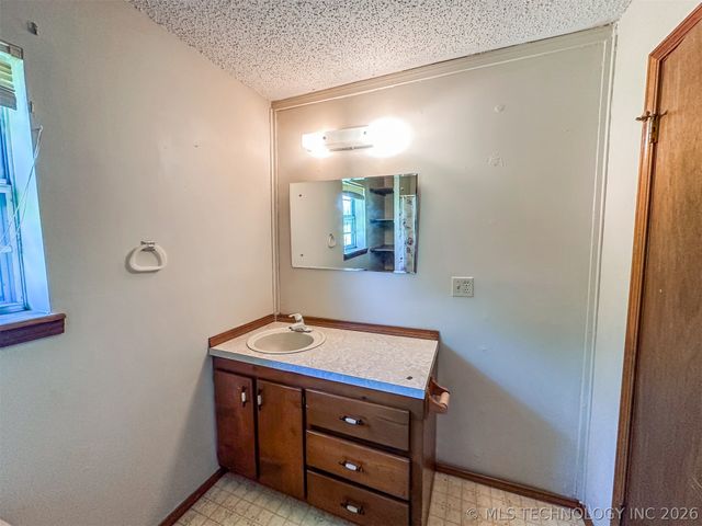 109948 S 4155 Road, Checotah, OK 74426