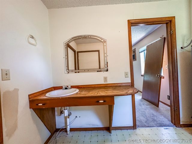 109948 S 4155 Road, Checotah, OK 74426