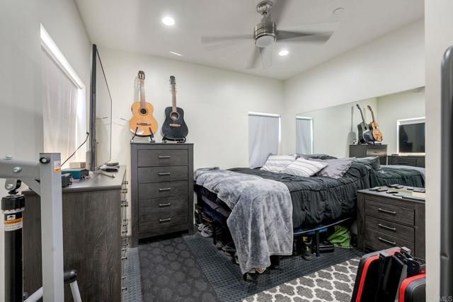 648 Cocapah St, Vista, CA 92083