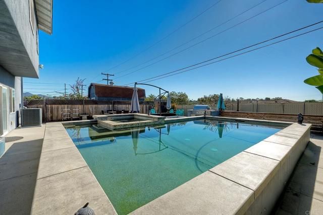 648 Cocapah St, Vista, CA 92083