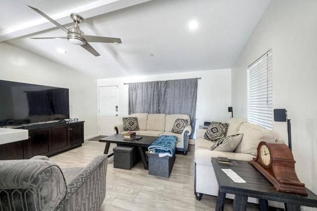 648 Cocapah St, Vista, CA 92083