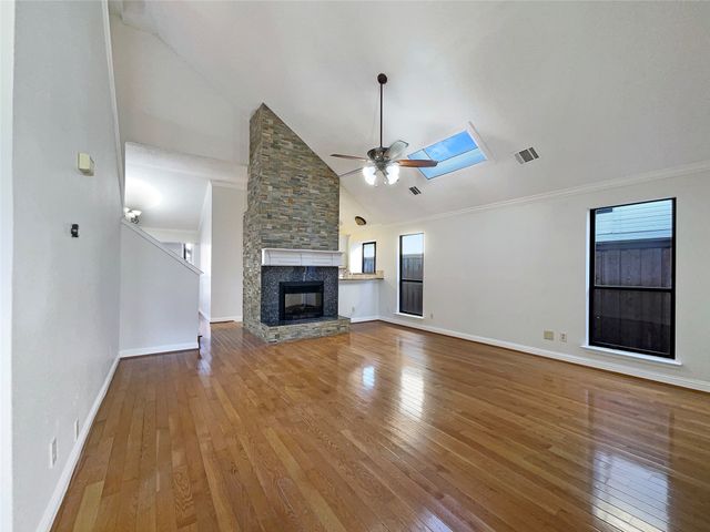817 Foxridge Drive, Arlington, TX 76017
