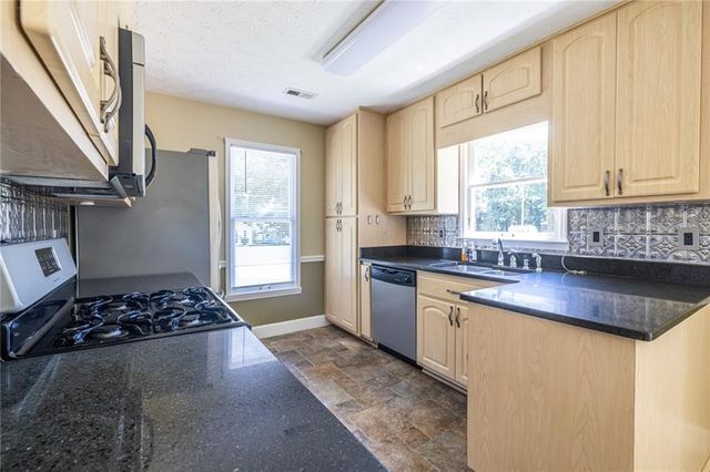 215 Valley Brook Trail, Jonesboro, GA 30238