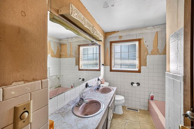 450 S Lombardy Drive, South Bend, IN 46619