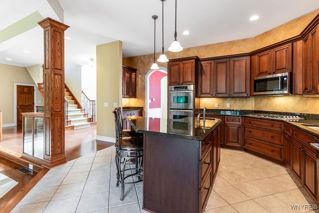 81 Hidden Oaks Court, Grand Island, NY 14072