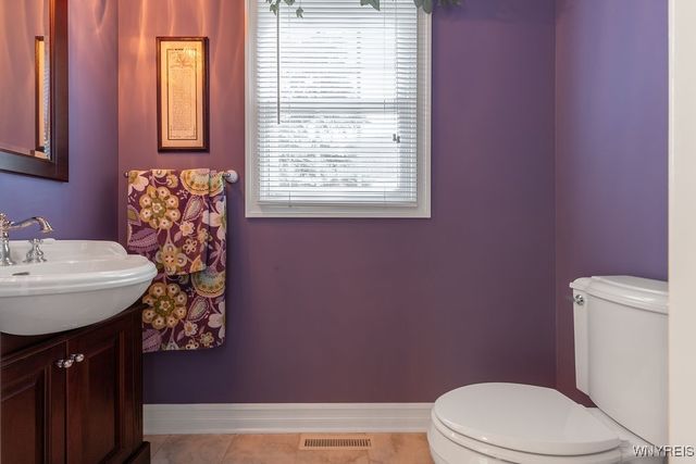 81 Hidden Oaks Court, Grand Island, NY 14072