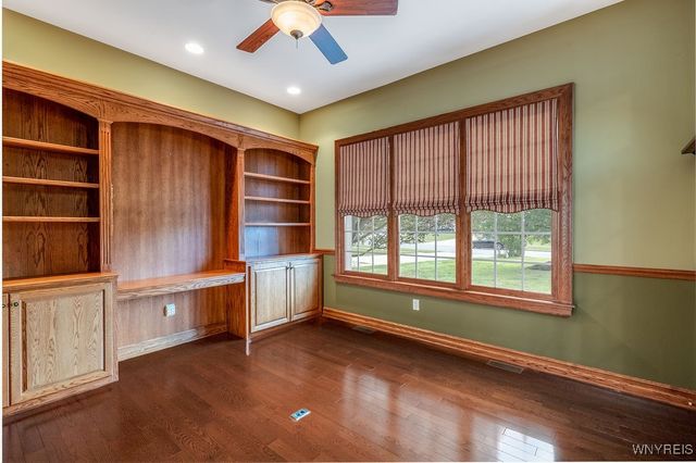 81 Hidden Oaks Court, Grand Island, NY 14072