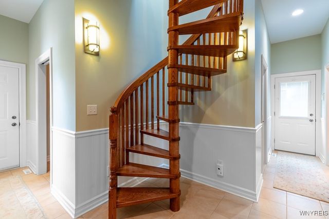 81 Hidden Oaks Court, Grand Island, NY 14072