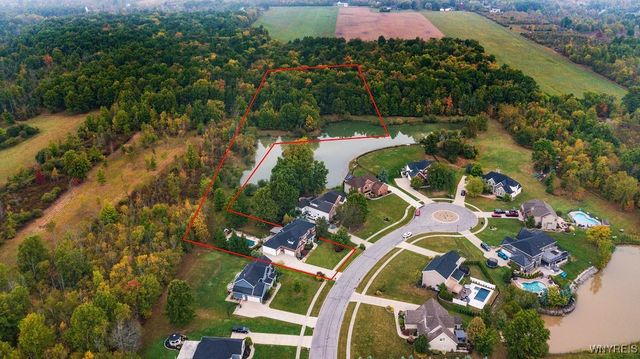 81 Hidden Oaks Court, Grand Island, NY 14072