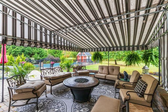 81 Hidden Oaks Court, Grand Island, NY 14072