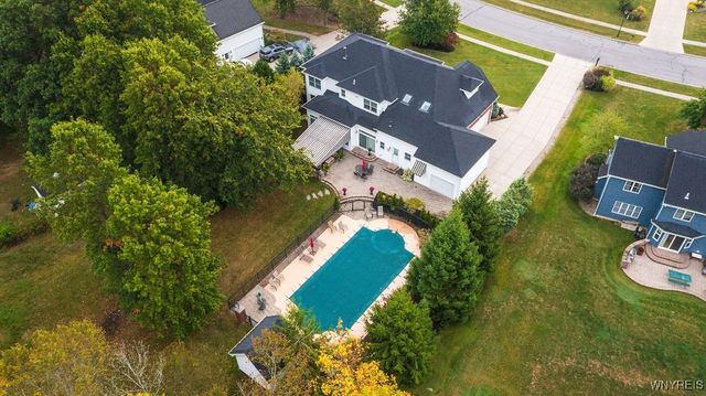 81 Hidden Oaks Court, Grand Island, NY 14072