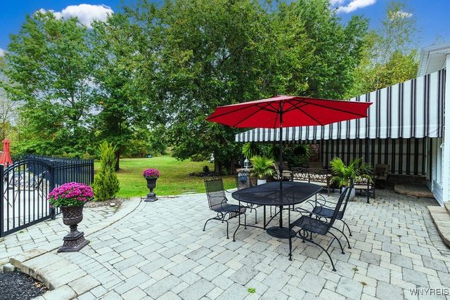 81 Hidden Oaks Court, Grand Island, NY 14072