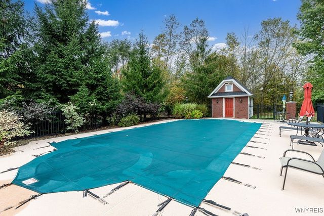 81 Hidden Oaks Court, Grand Island, NY 14072