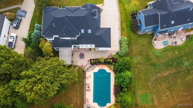 81 Hidden Oaks Court, Grand Island, NY 14072