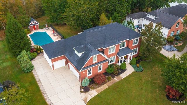 81 Hidden Oaks Court, Grand Island, NY 14072