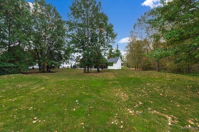 81 Hidden Oaks Court, Grand Island, NY 14072