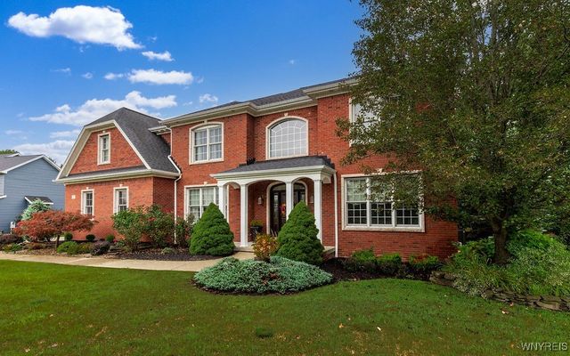 81 Hidden Oaks Court, Grand Island, NY 14072