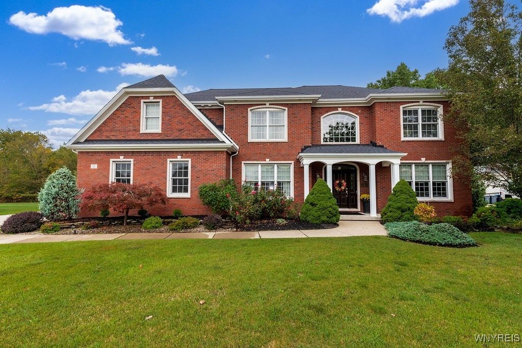 81 Hidden Oaks Court, Grand Island, NY 14072