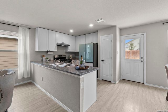 9806 Munster, Schertz, TX 78154