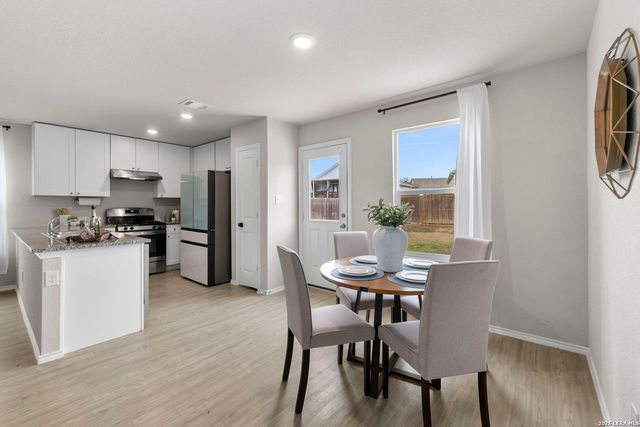 9806 Munster, Schertz, TX 78154