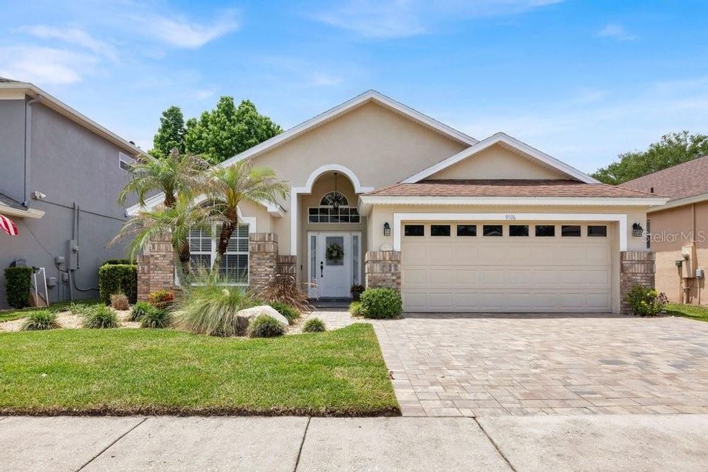 Image 2 of property listing at 9506 PECKY CYPRESS WAY, Orlando, FL 32836
