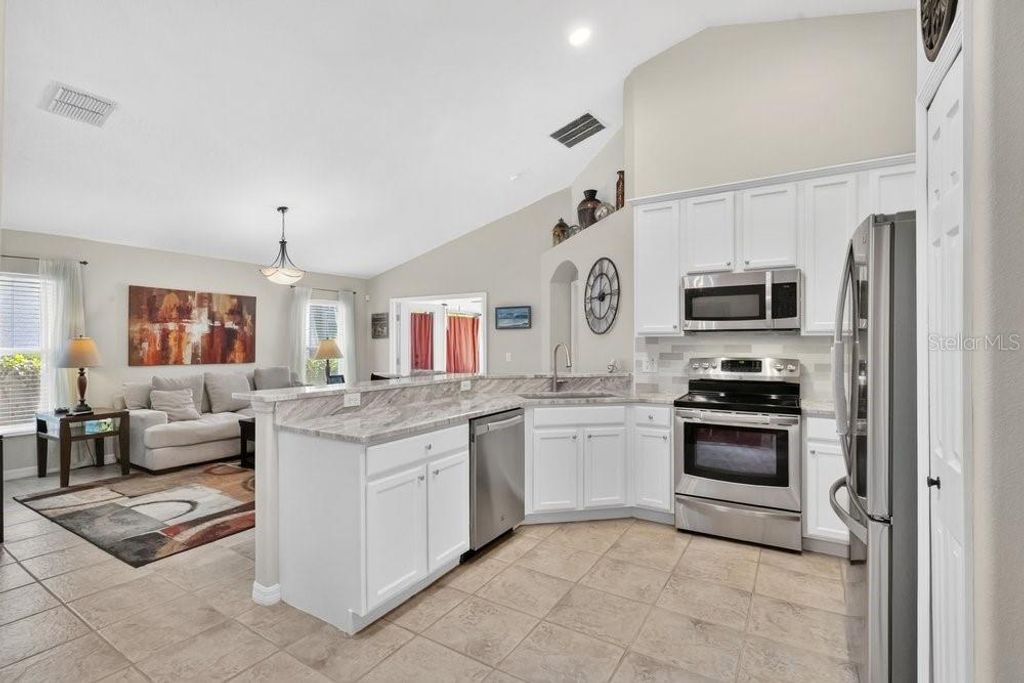 Image 4 of property listing at 9506 PECKY CYPRESS WAY, Orlando, FL 32836