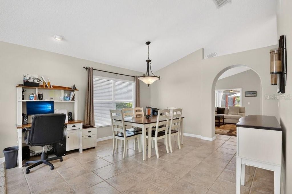 Image 5 of property listing at 9506 PECKY CYPRESS WAY, Orlando, FL 32836