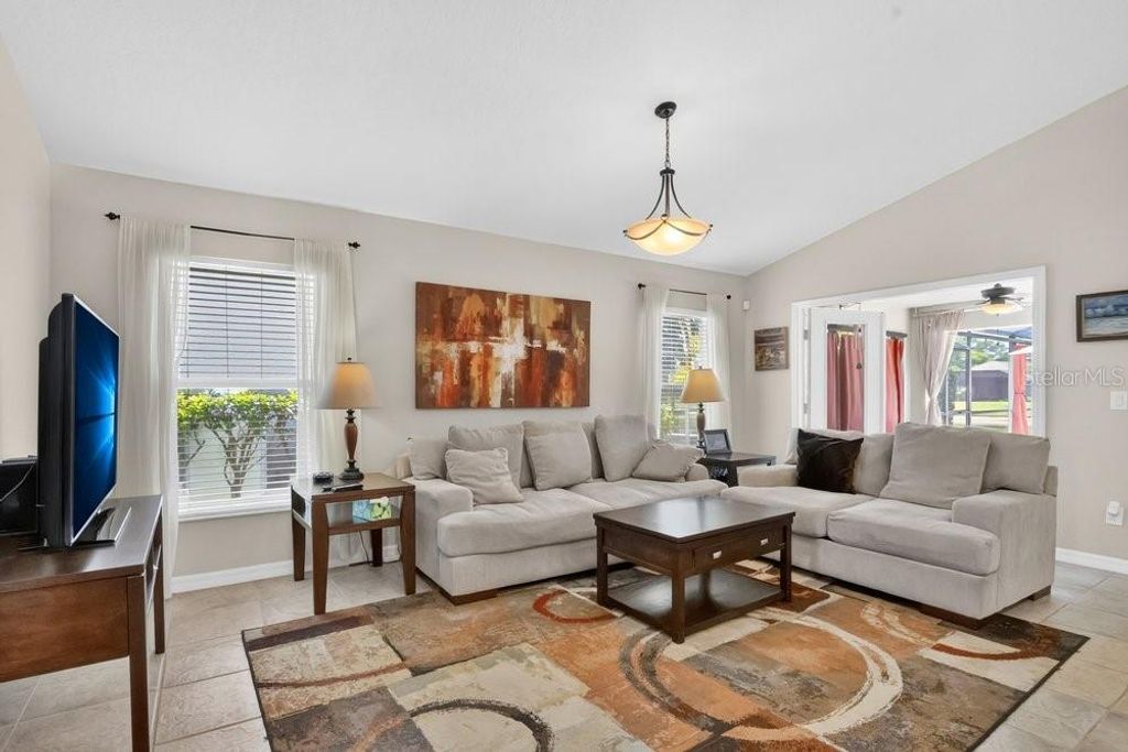 Image 8 of property listing at 9506 PECKY CYPRESS WAY, Orlando, FL 32836