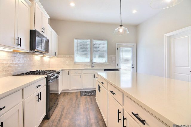 10462 Highcrest Dr, Denham Springs, LA 70706