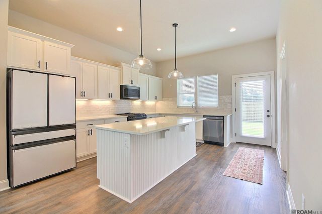 10462 Highcrest Dr, Denham Springs, LA 70706