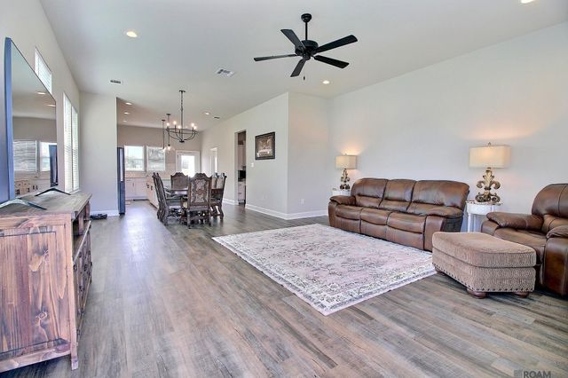 10462 Highcrest Dr, Denham Springs, LA 70706