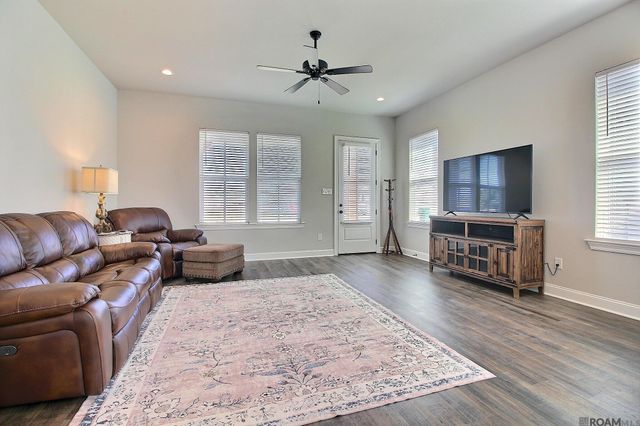 10462 Highcrest Dr, Denham Springs, LA 70706