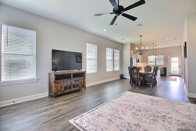 10462 Highcrest Dr, Denham Springs, LA 70706