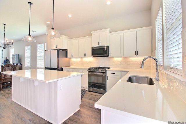 10462 Highcrest Dr, Denham Springs, LA 70706