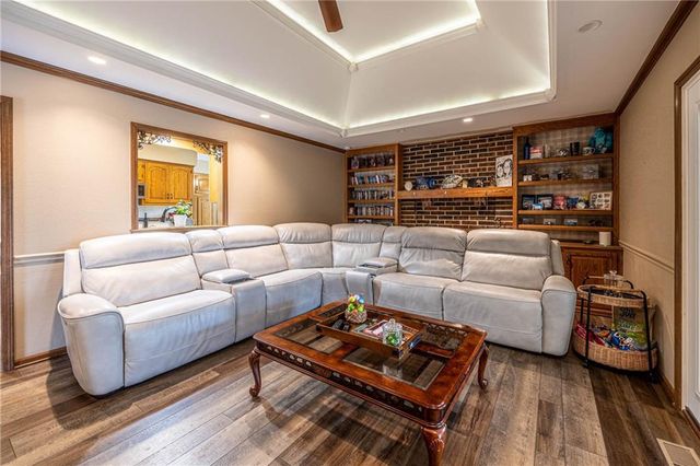 1804 S Nicklaus Drive, Clinton, MO 64735