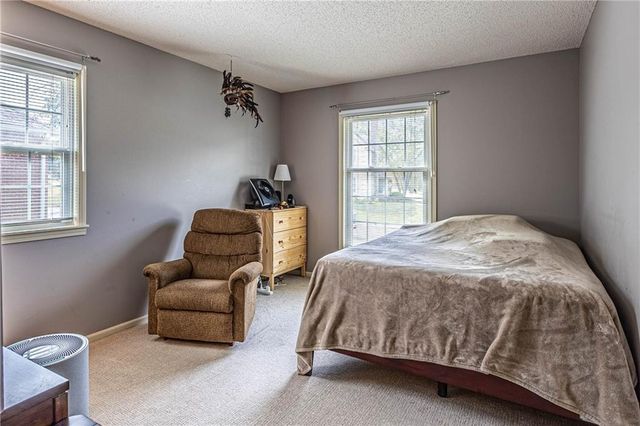 1804 S Nicklaus Drive, Clinton, MO 64735