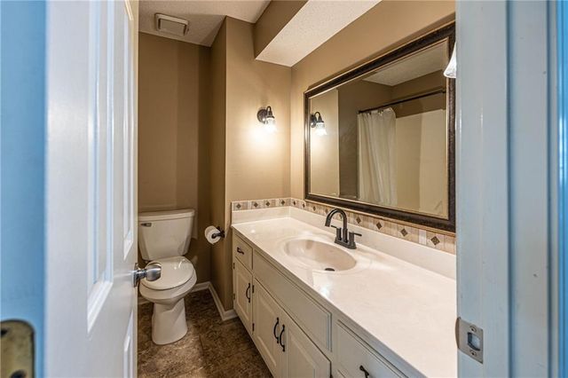 1804 S Nicklaus Drive, Clinton, MO 64735