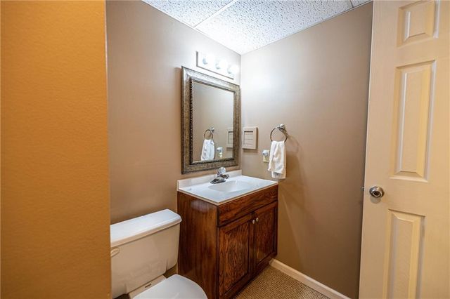 1804 S Nicklaus Drive, Clinton, MO 64735