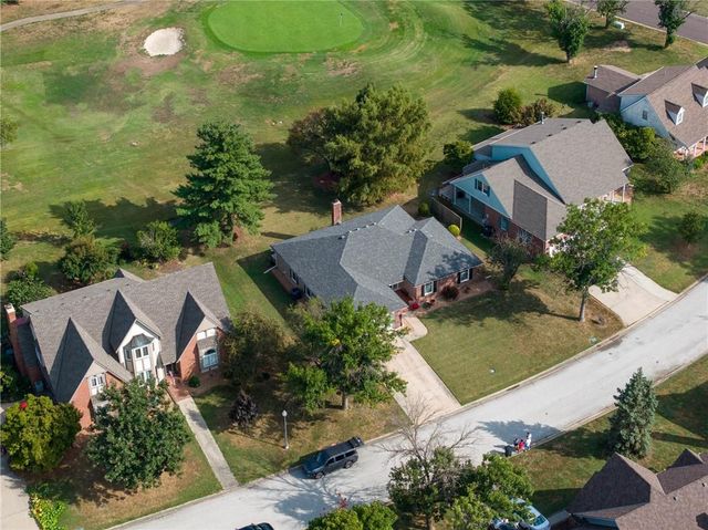 1804 S Nicklaus Drive, Clinton, MO 64735