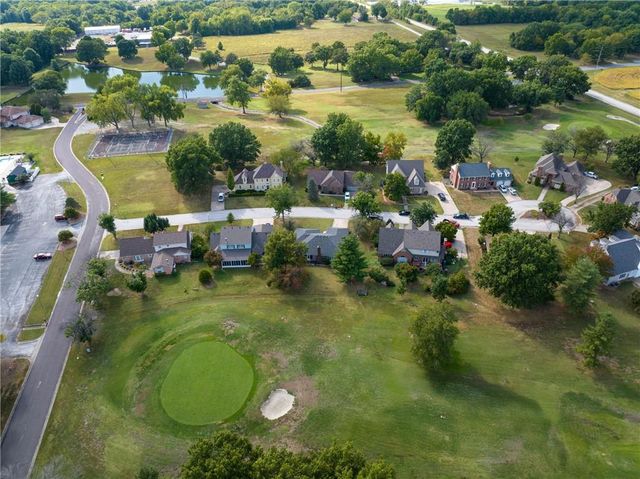 1804 S Nicklaus Drive, Clinton, MO 64735