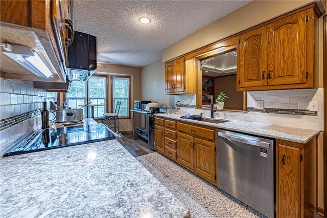 1804 S Nicklaus Drive, Clinton, MO 64735